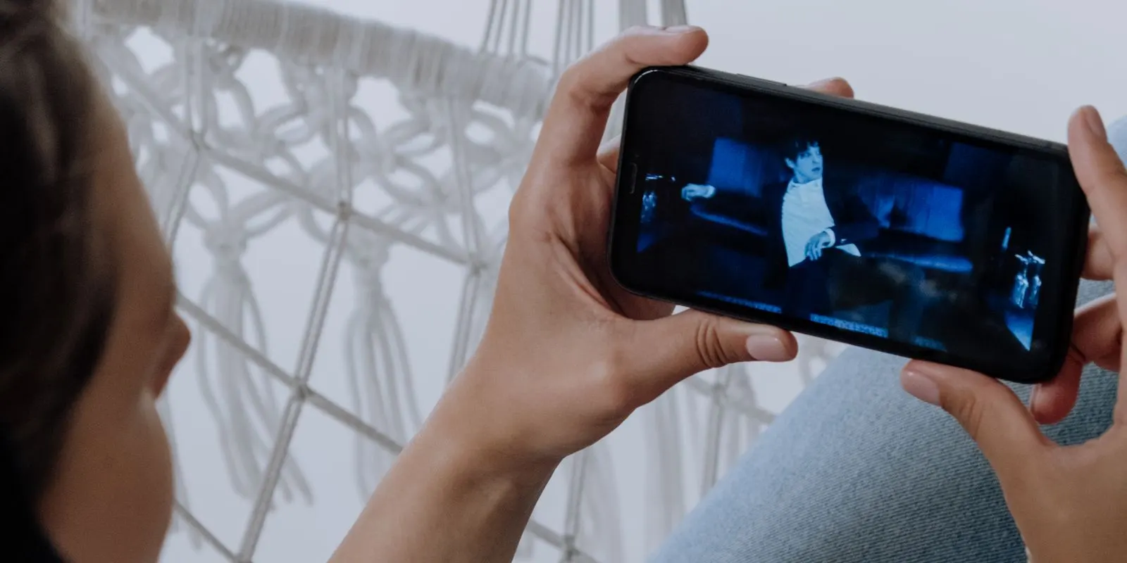 Nonton video di HP posisi miring